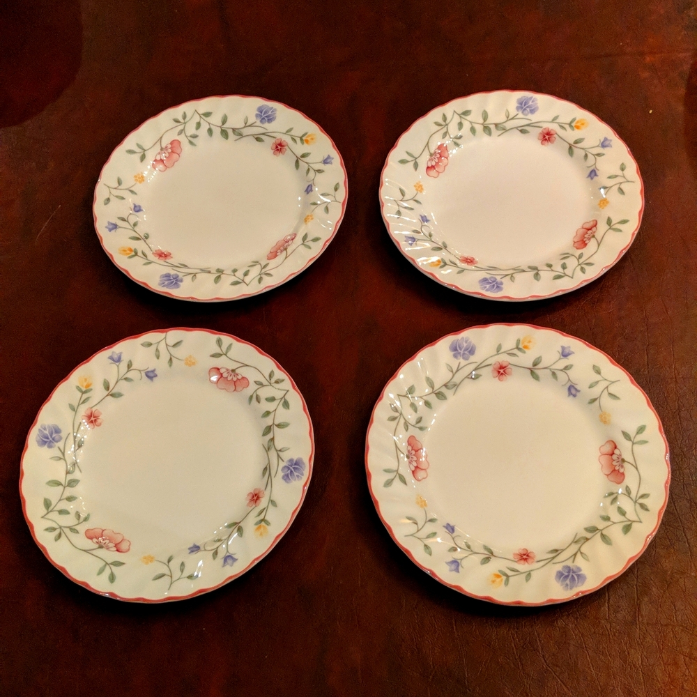 Discontinued Johnson Brothers Summer Chintz set of 4 dessert plates